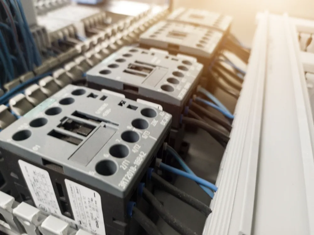 Magnetinis kontaktorius elektrinėms grindų šildymo sistemoms